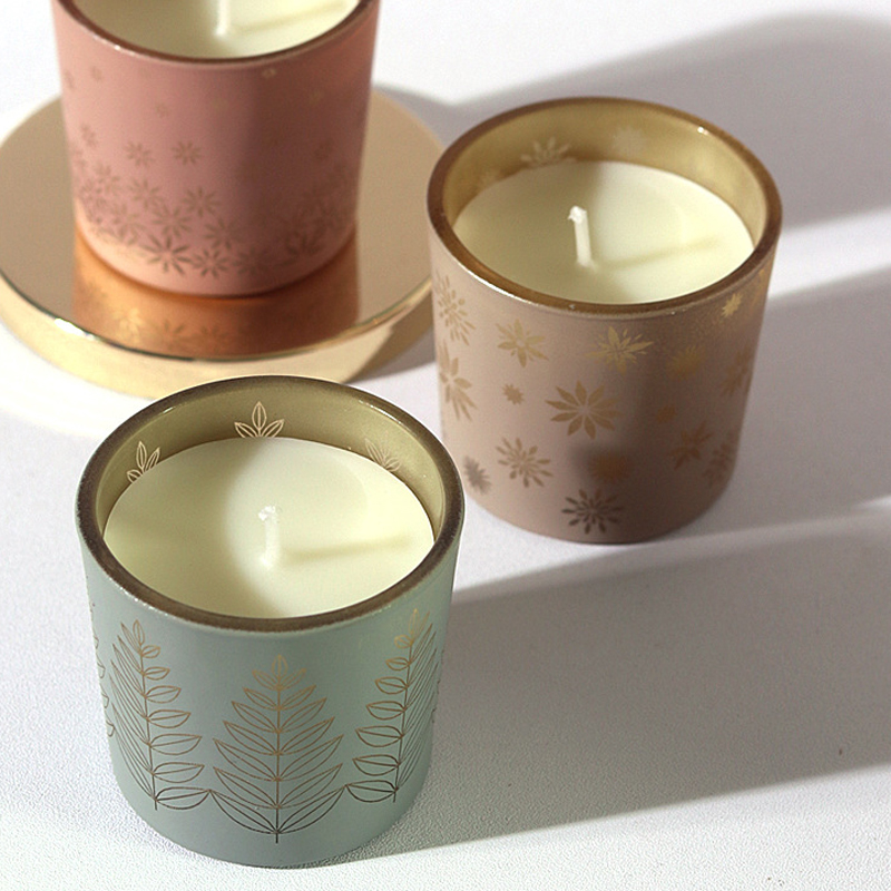Home Fragrance Candles - カラフルなセラミックキャンドル、クリエイティブなホームフレグランス、彫刻ガラスカップ、カラフルな小さな花キャンドル